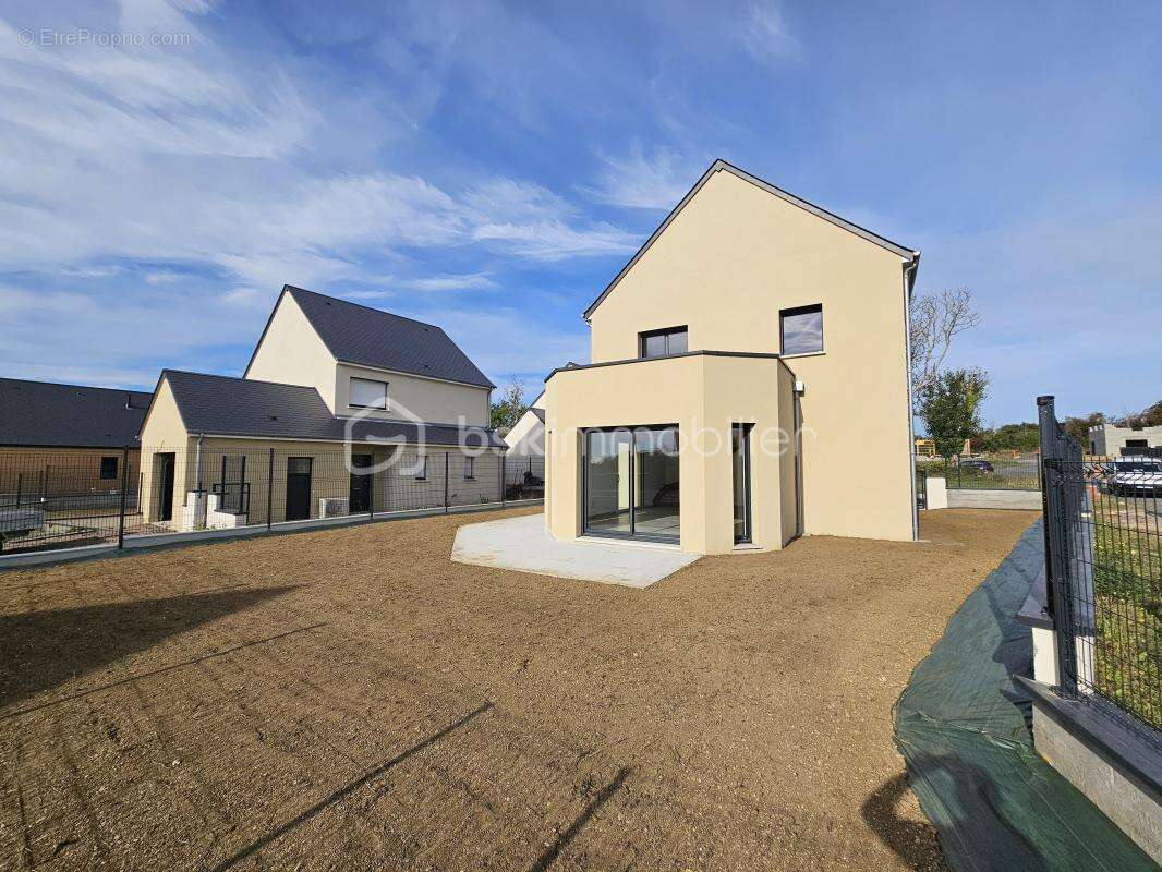 Maison à LONGUES-SUR-MER