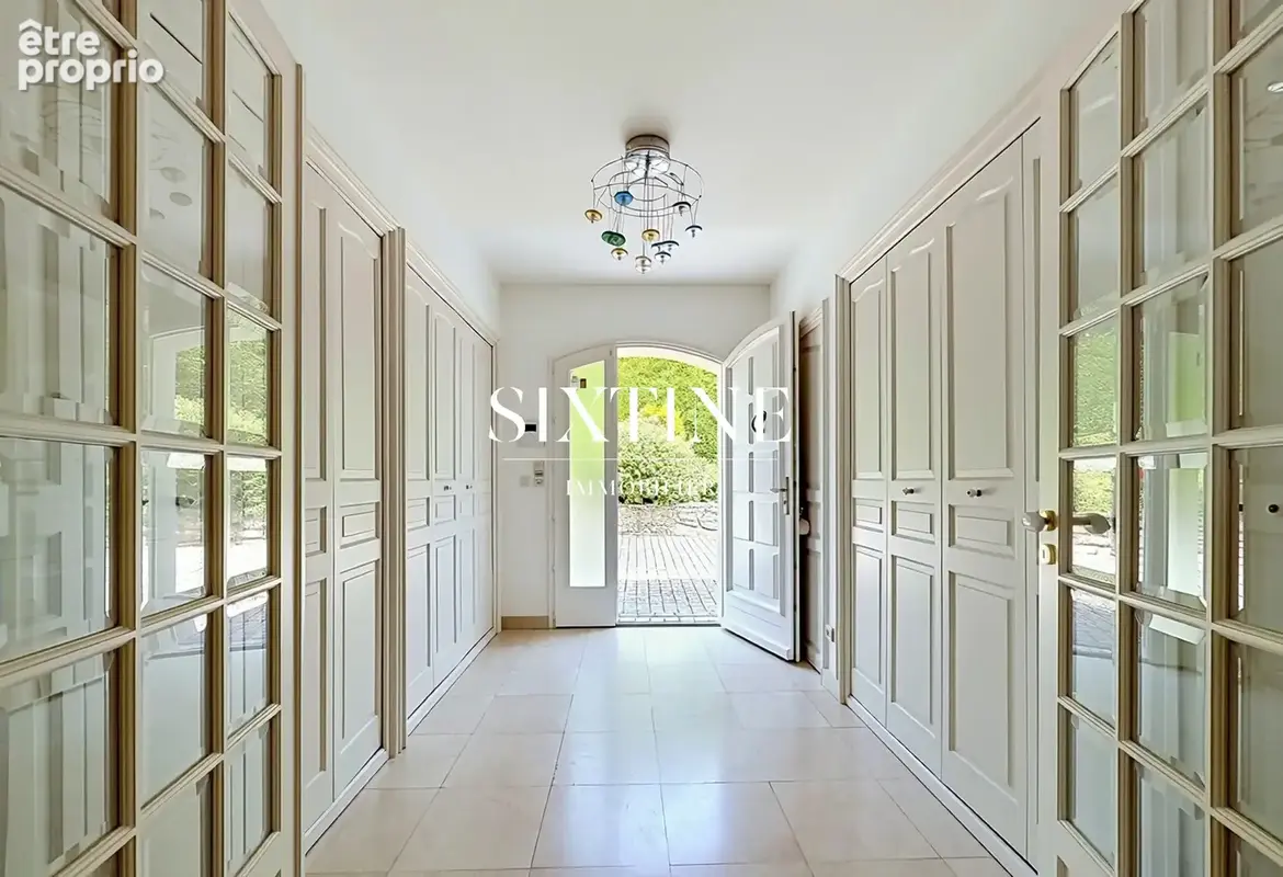 Maison 12 pièces 253 m² à vendre à Bourgoin-Jallieu (38300) - photo 4