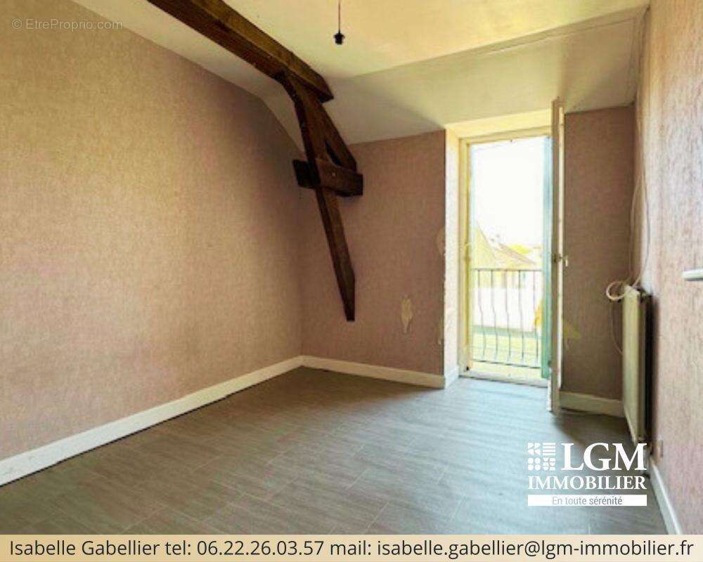 GANNAT (03800) – Maison de ville avec terrasse – Fort potentiel – Travaux de rénovation à prévoir - photo 7