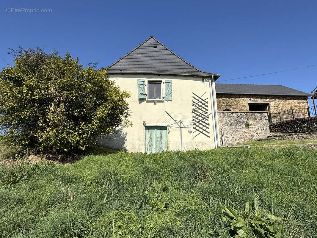 Propriete avec dependances et 11 ha de terrain - photo 7