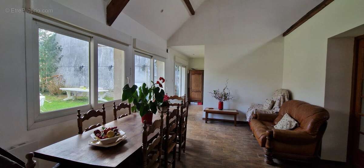 Maison à VERNOU-LA-CELLE-SUR-SEINE