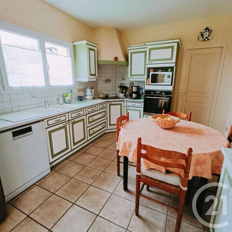 Maison à SAINT-CAPRAIS-DE-BLAYE