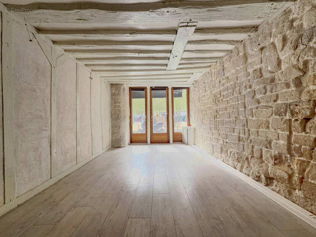 Commerce à PARIS-1E