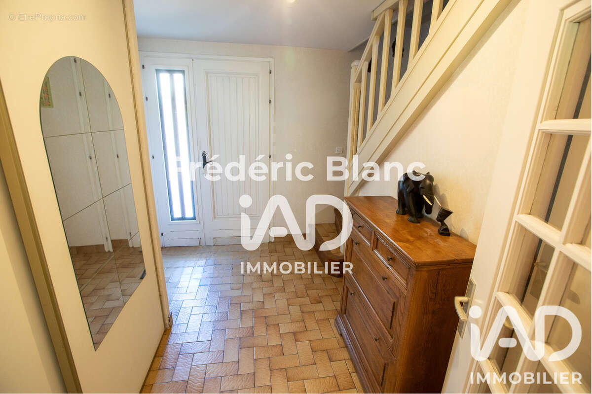 Maison 146 m² à Igny  - photo 4