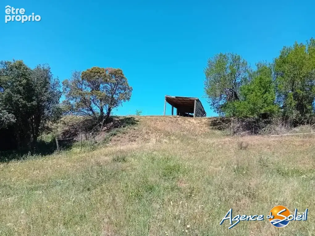 Abris foin dalle béton également 