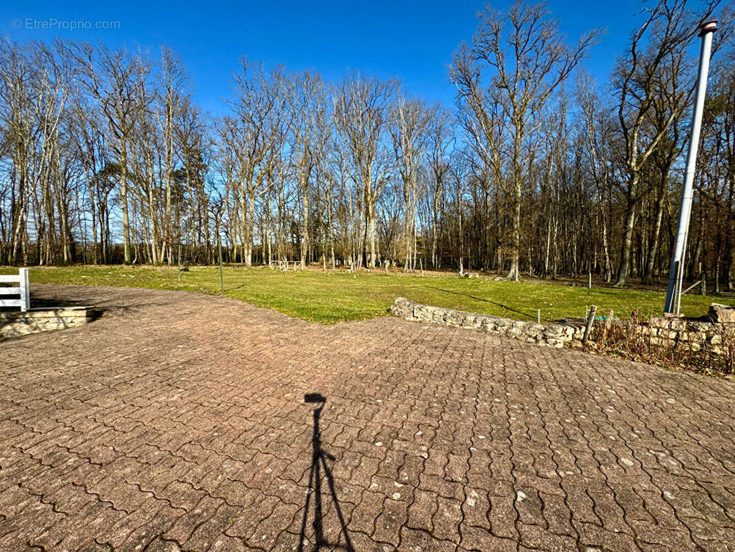 Maison à SULLY-LA-CHAPELLE