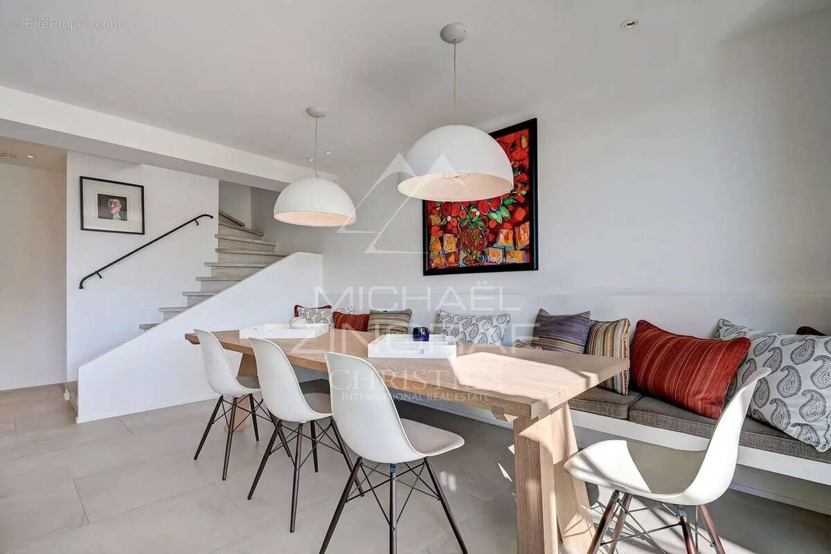 Maison à SAINT-CYR-SUR-MER