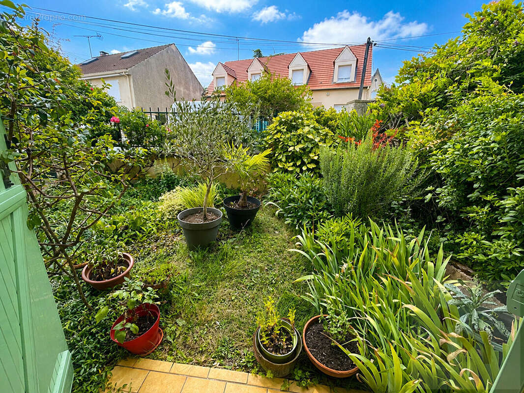 Charmante maison 5 pièces sur une parcelle de 217 m², au calme absolu. - photo 3