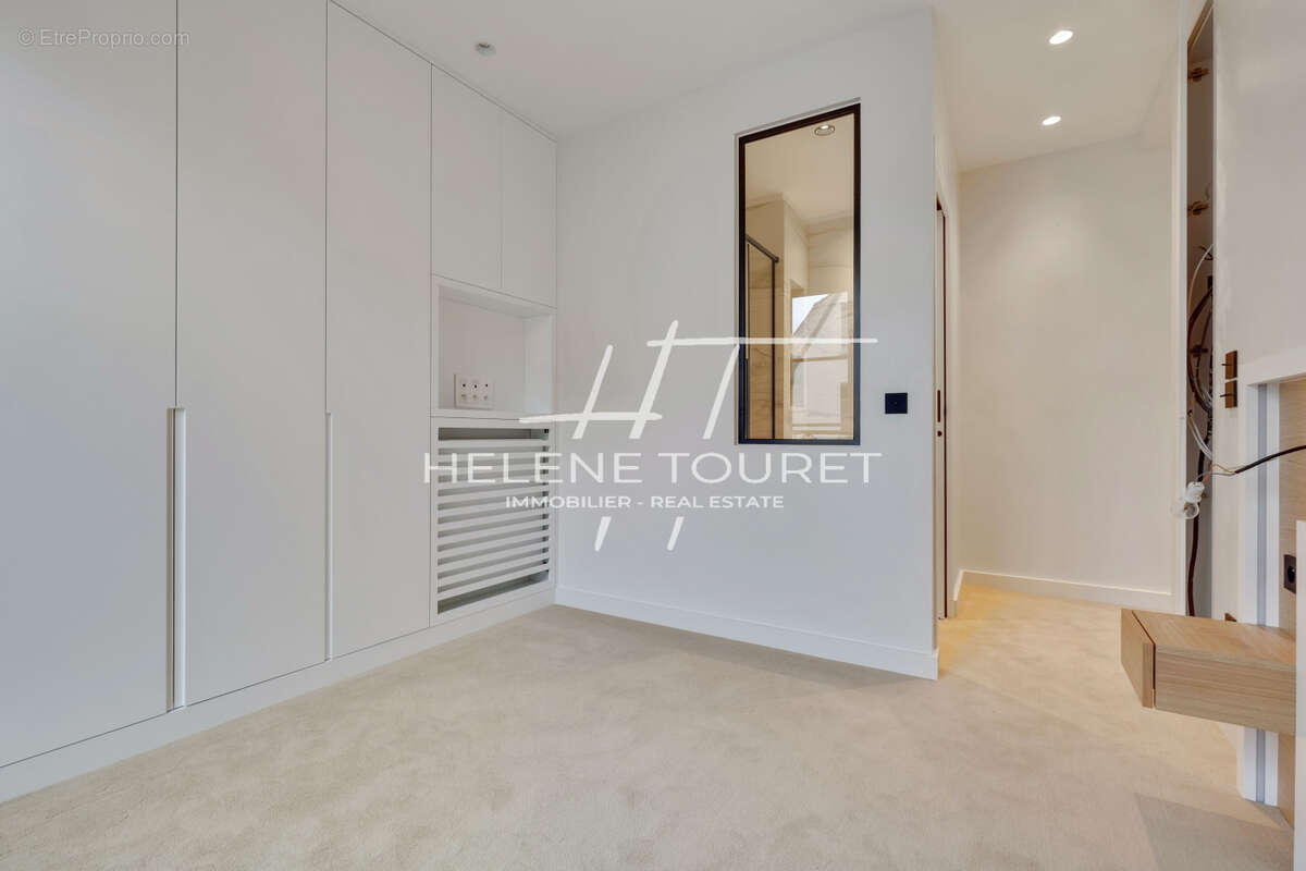 Appartement à PARIS-8E