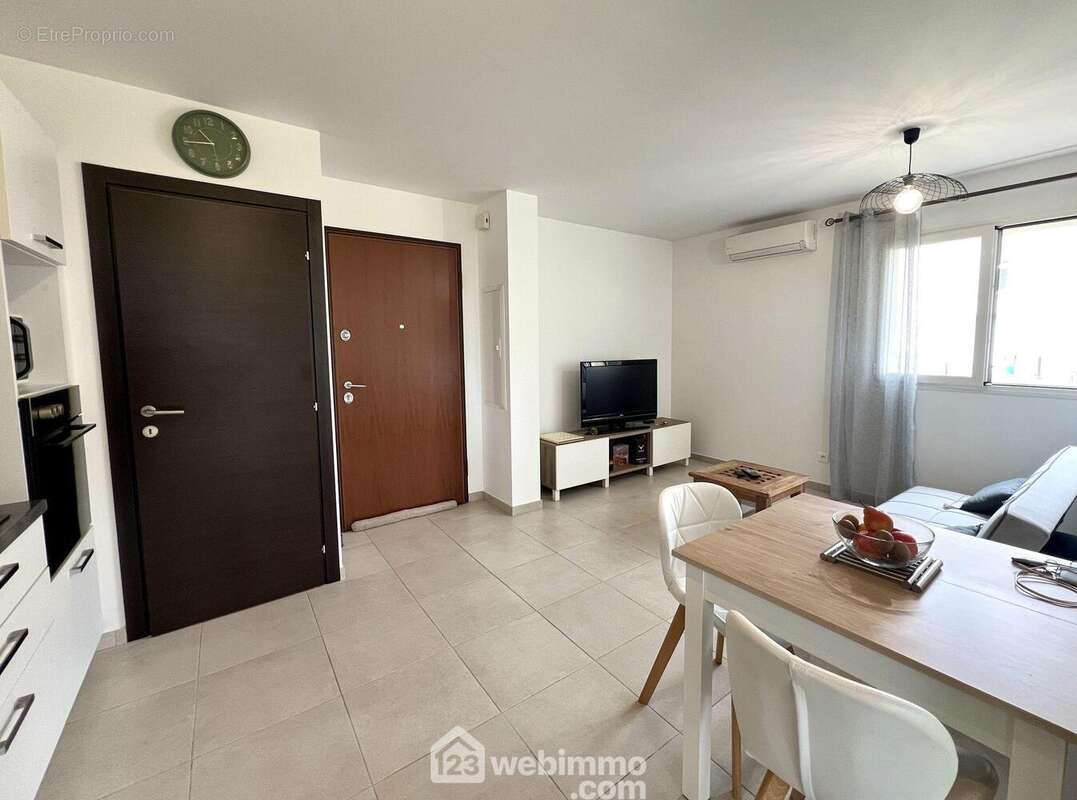 La pièce principale est climatisée - Appartement à LUCCIANA