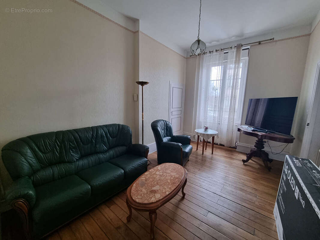 Appartement à YZEURE