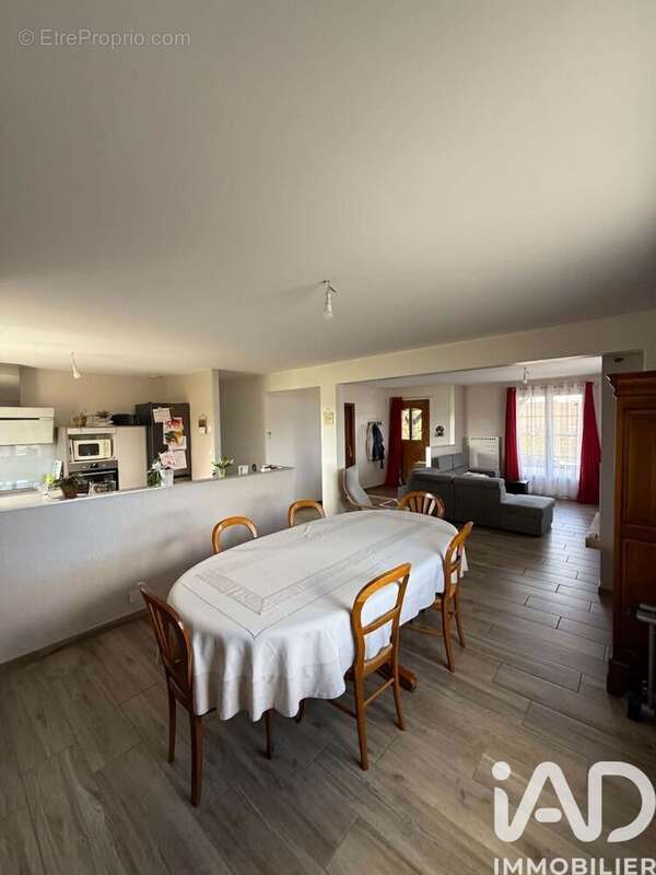 Maison 152 m² à Saint-Ennemond  - photo 2