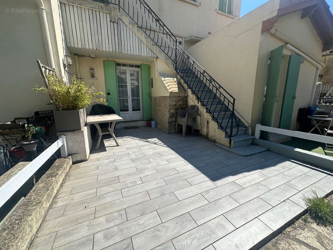 Appartement à MAUGUIO