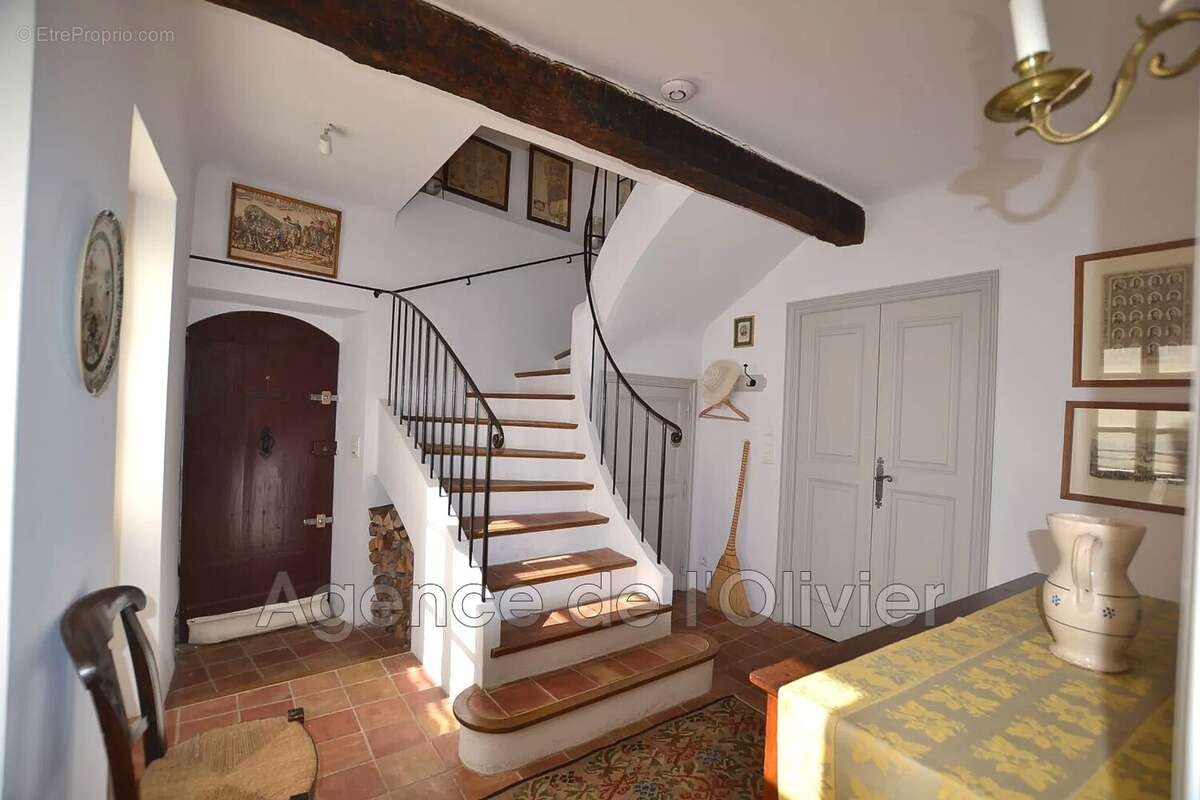 Maison à CHATEAUNEUF-GRASSE