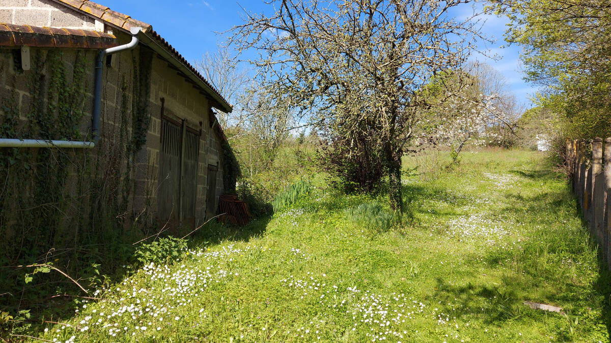 Terrain à MOUCHAMPS