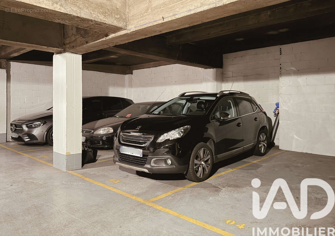 Photo 2 - Parking à PARIS-9E