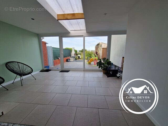 Maison 110 m² à Saint-Pierre-Brouck  - photo 4