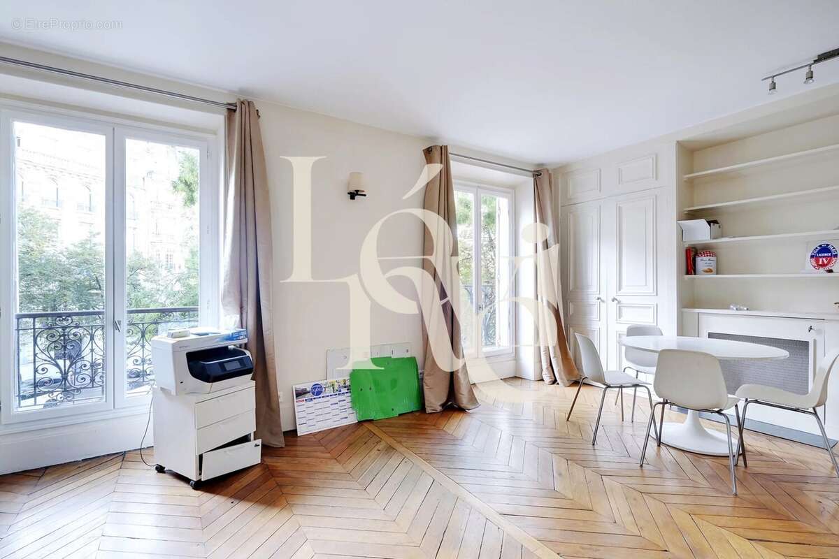 Appartement à PARIS-17E
