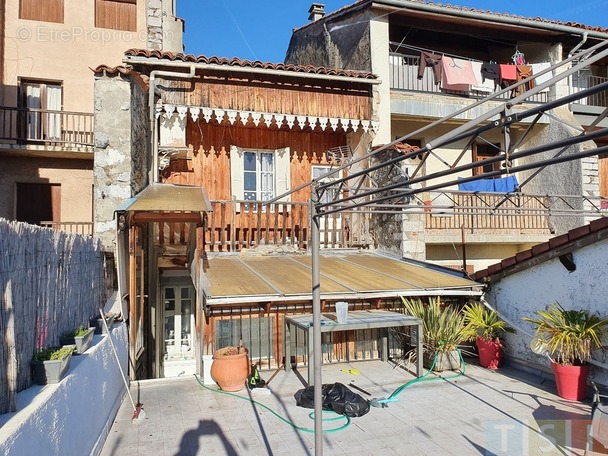 Maison à MONTREJEAU