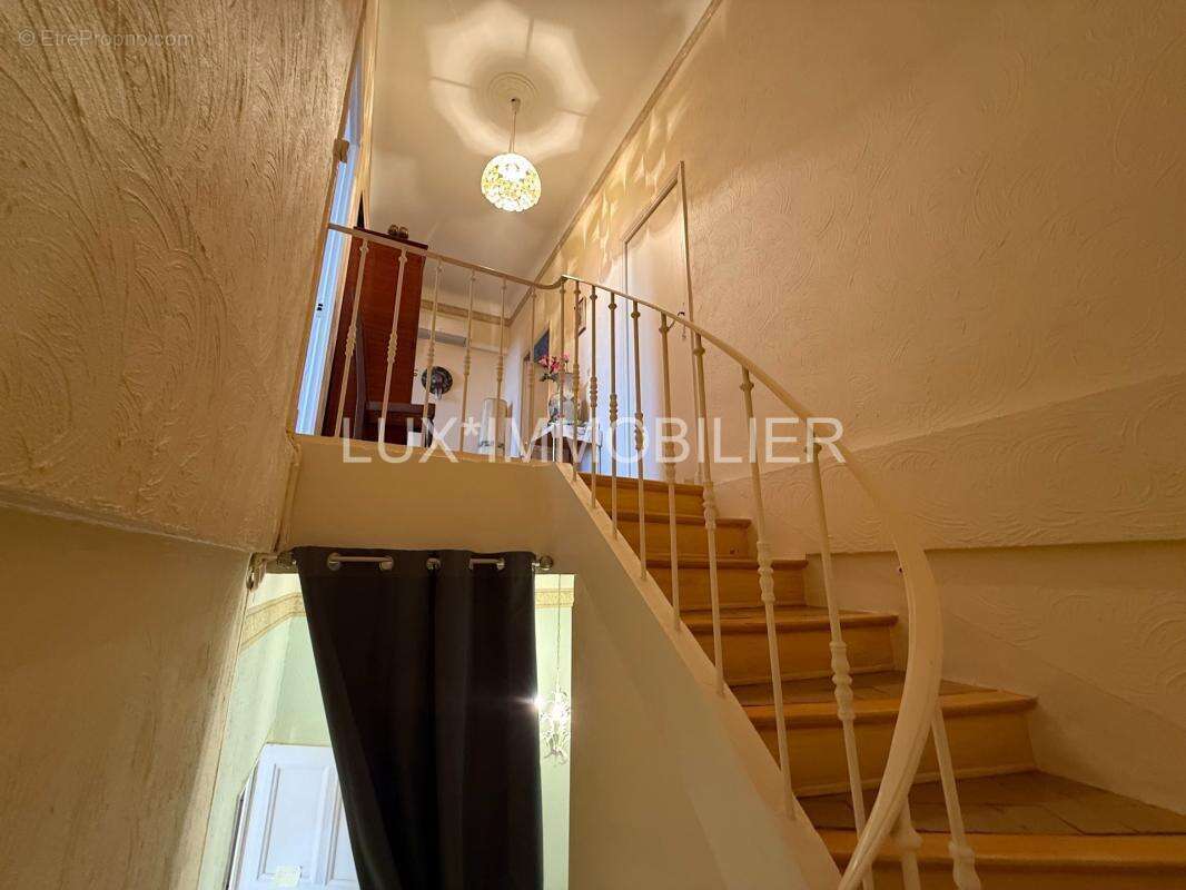 Chateaurenard - mas avec dependances a rafraichir - photo 6