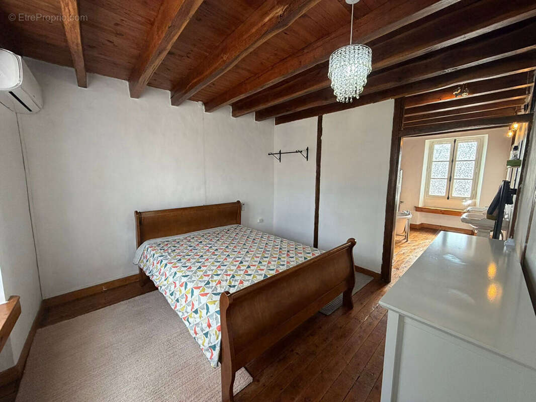 Maison à SAINT-LEGER-MAGNAZEIX