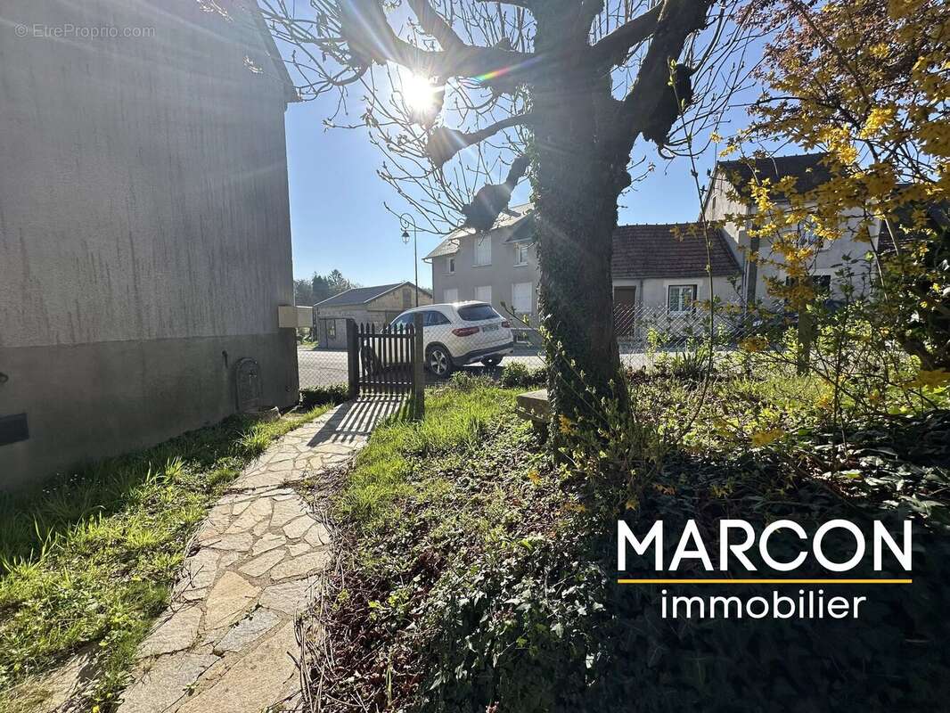 Maison à AZERABLES