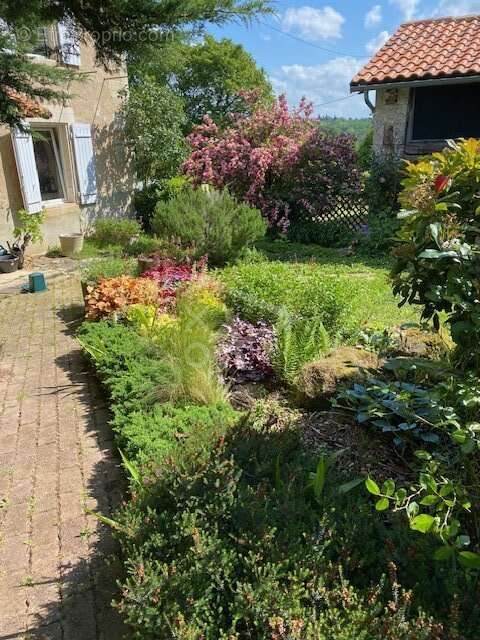 Maison à CHASSENEUIL-SUR-BONNIEURE