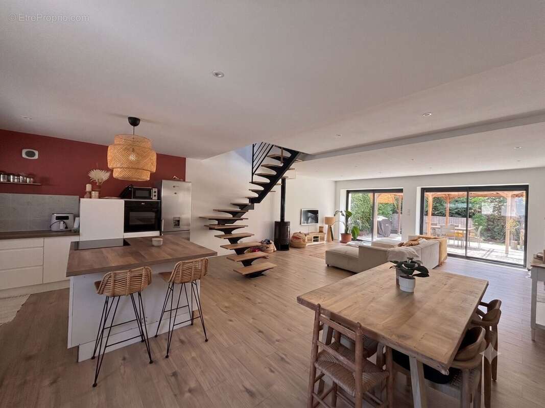 Maison 115 m² à Saint-Priest  - photo 4