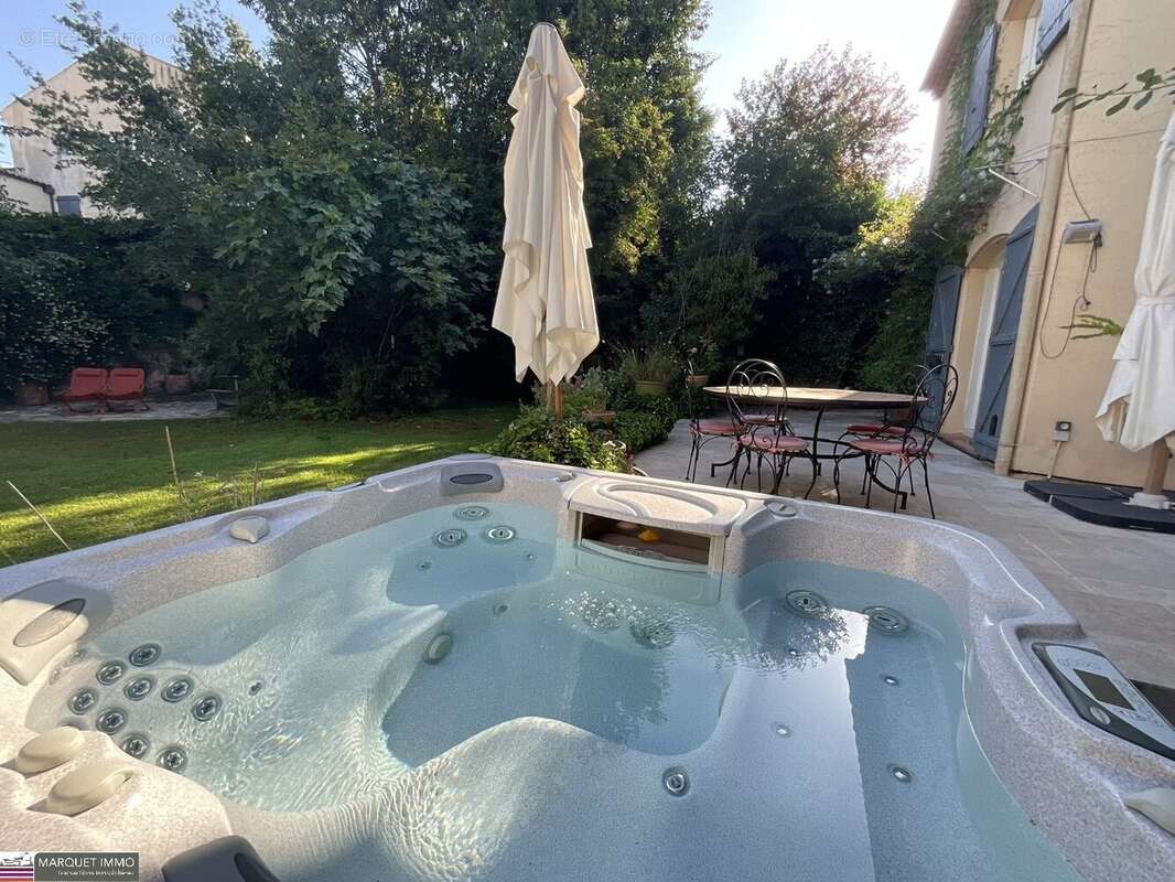 Découvrez cet ensemble immobilier composé de 2 villas indépendantes T6 de 179 m² et T3 de 59 m² en 4 faces sur 828 m² de terrain - photo 38