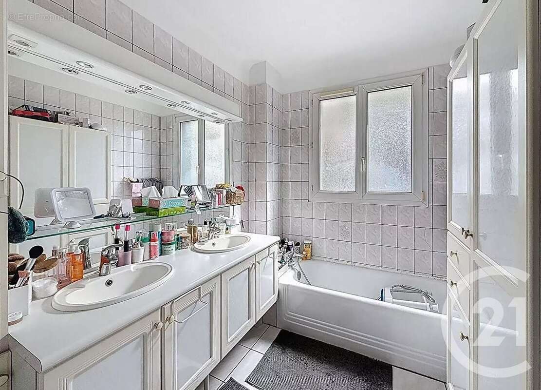 Maison à SAINT-MAUR-DES-FOSSES