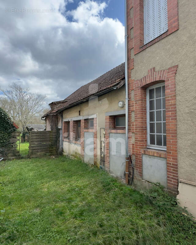 Appartement à NEUVY-SUR-BARANGEON