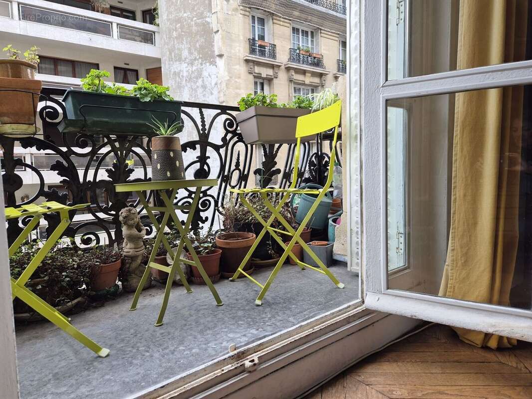 Appartement 79 m² à Paris-18e  - photo 4