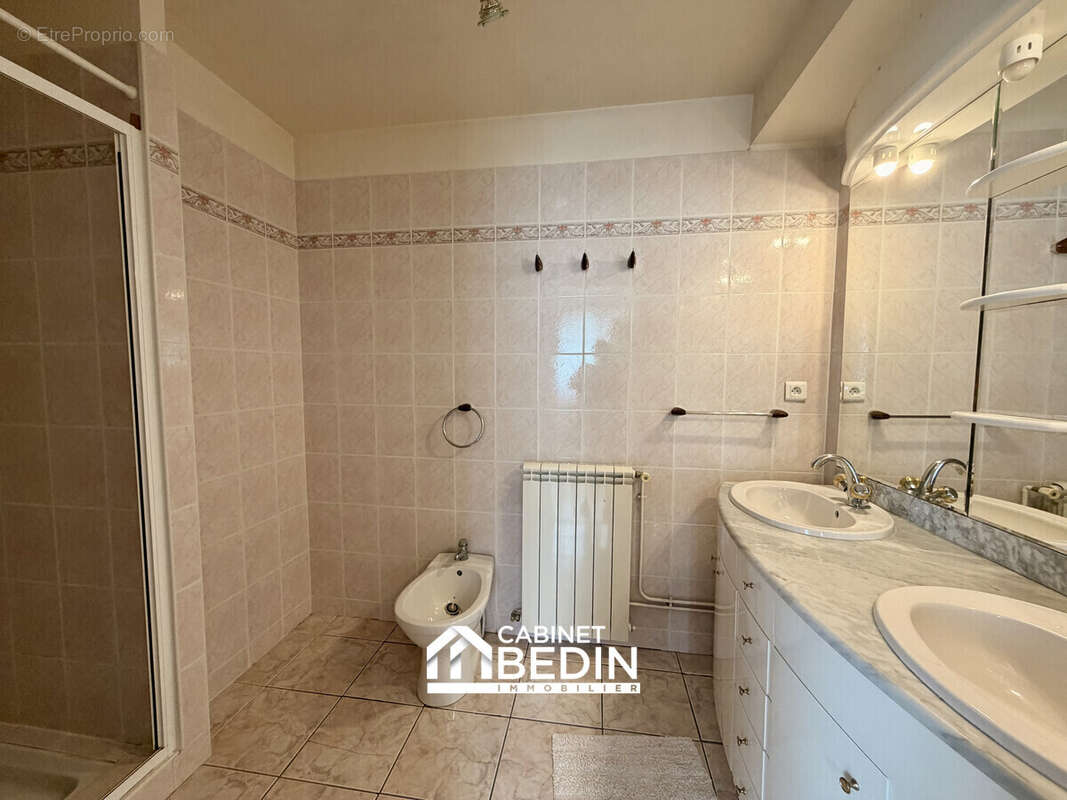 Maison 167 m² à Villegouge  - photo 6