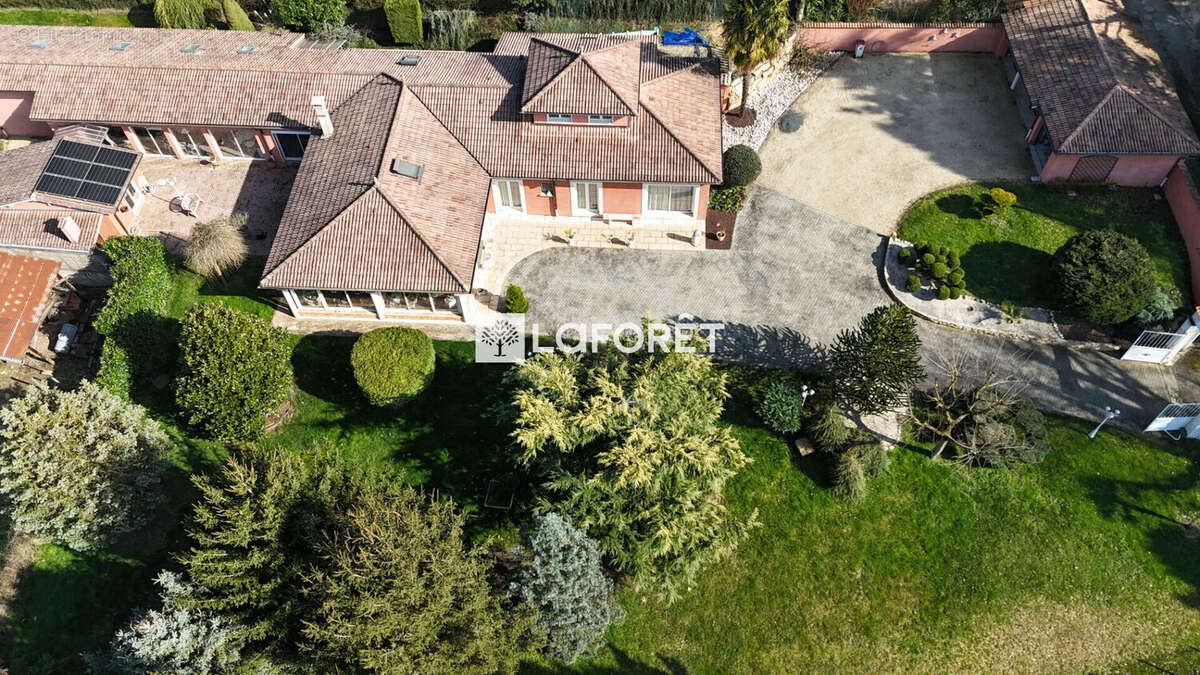 Maison à vendre Illiat 10 pièce(s) 203.10 m2 - photo 2