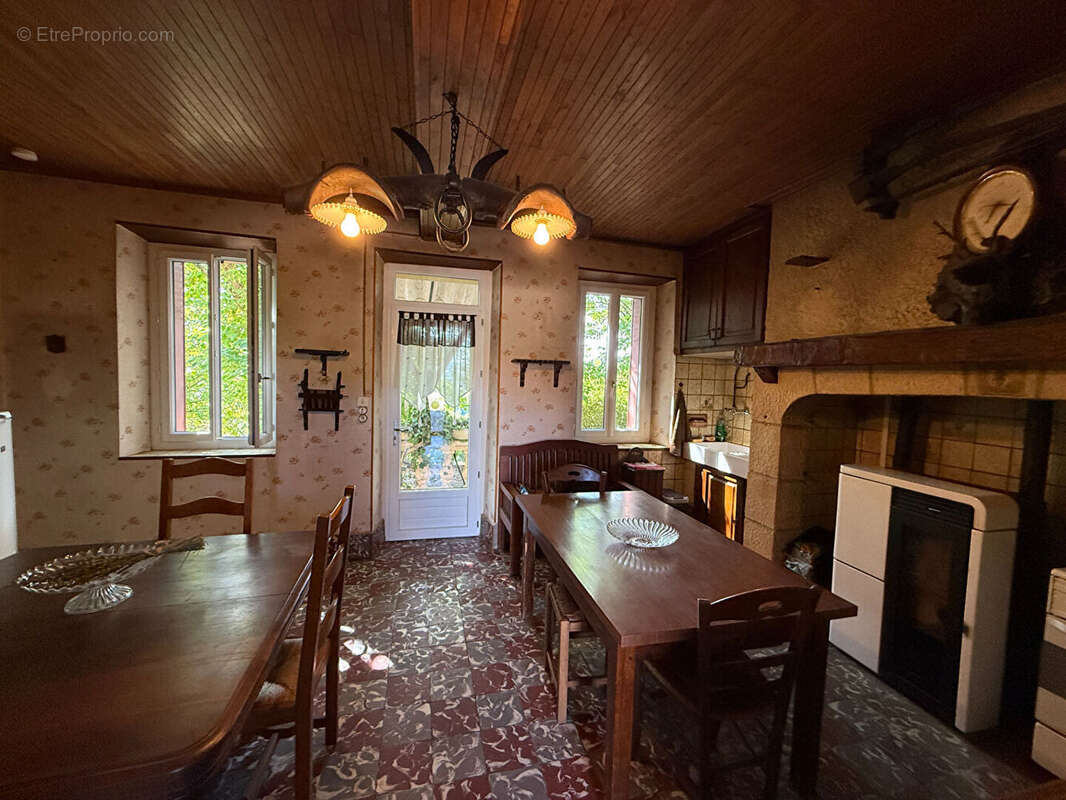 Maison en pierre avec dépendance attenante - photo 9