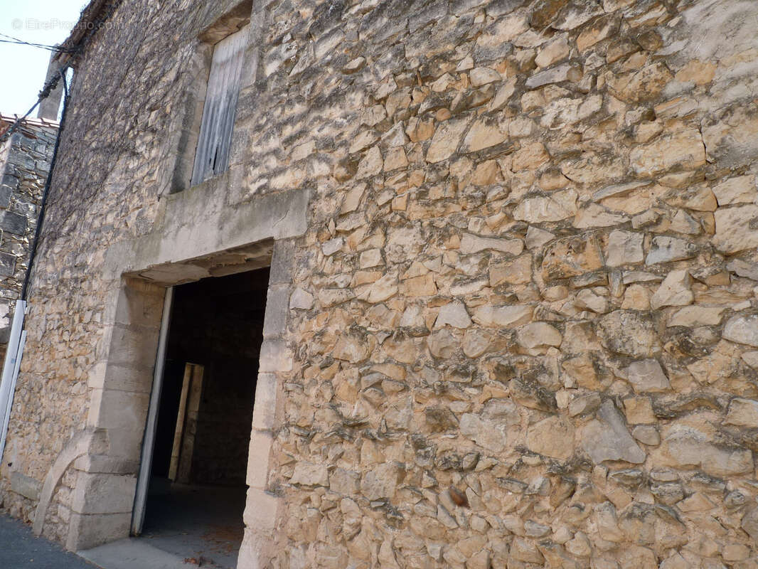 Maison à JONQUIERES-SAINT-VINCENT