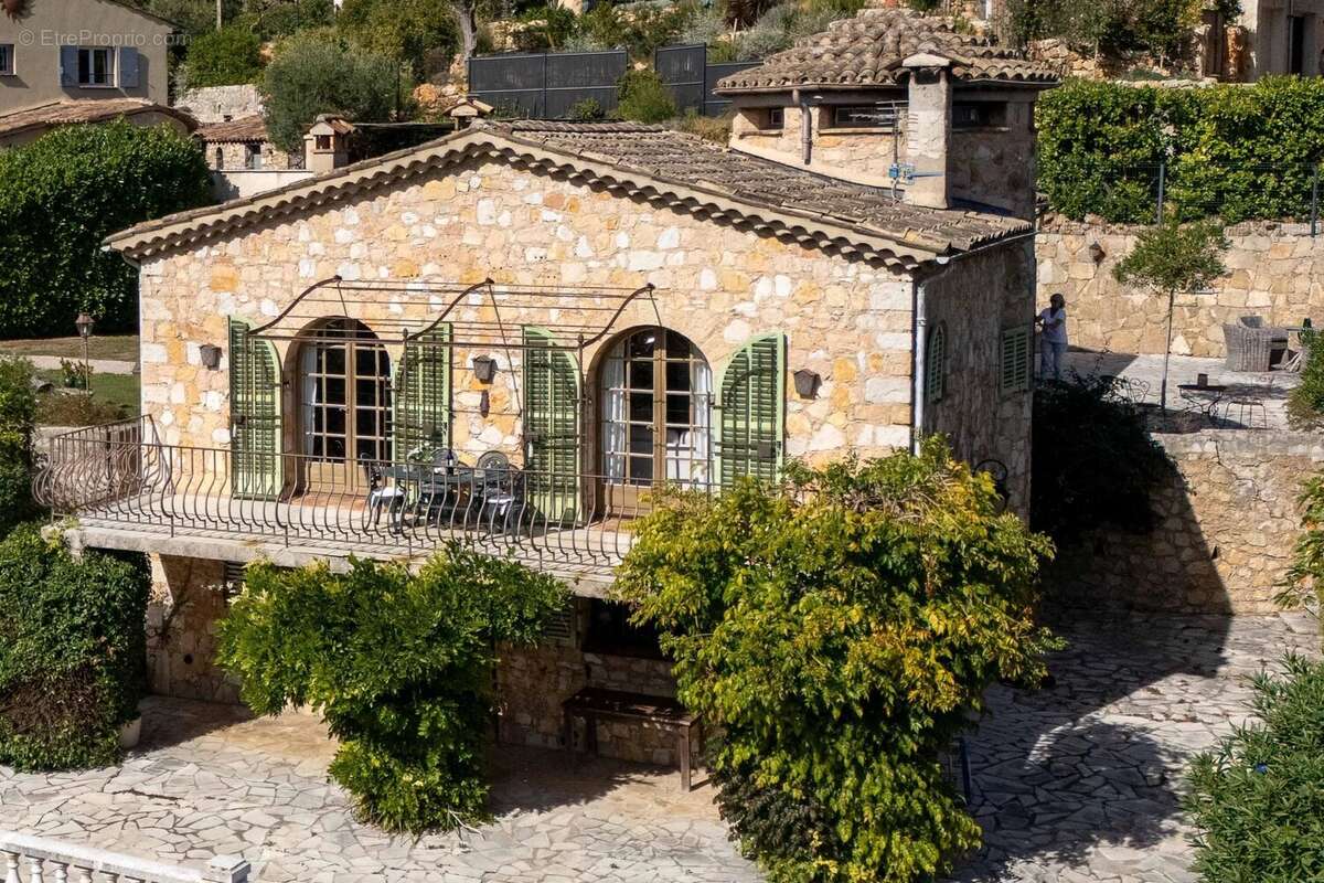 Maison à VALBONNE
