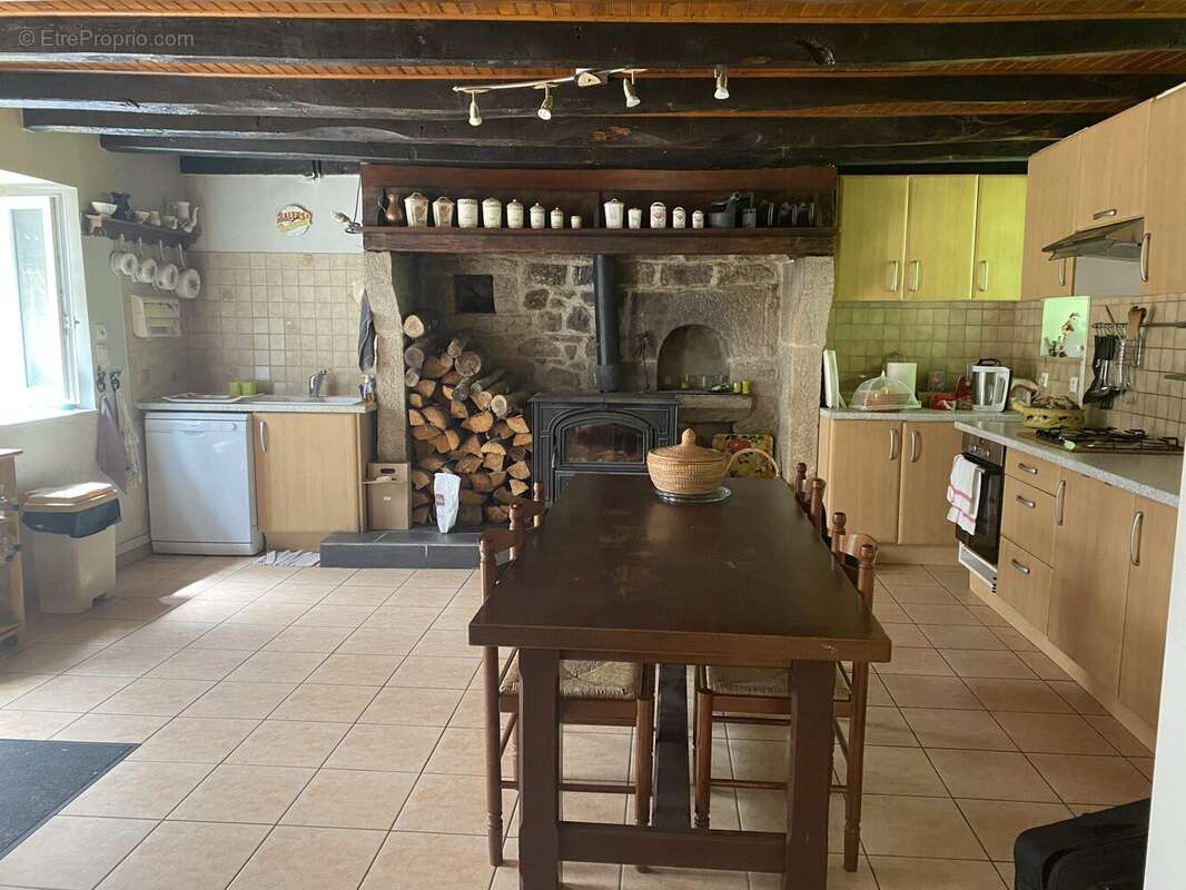Maison à SAINT-HILAIRE-LES-COURBES