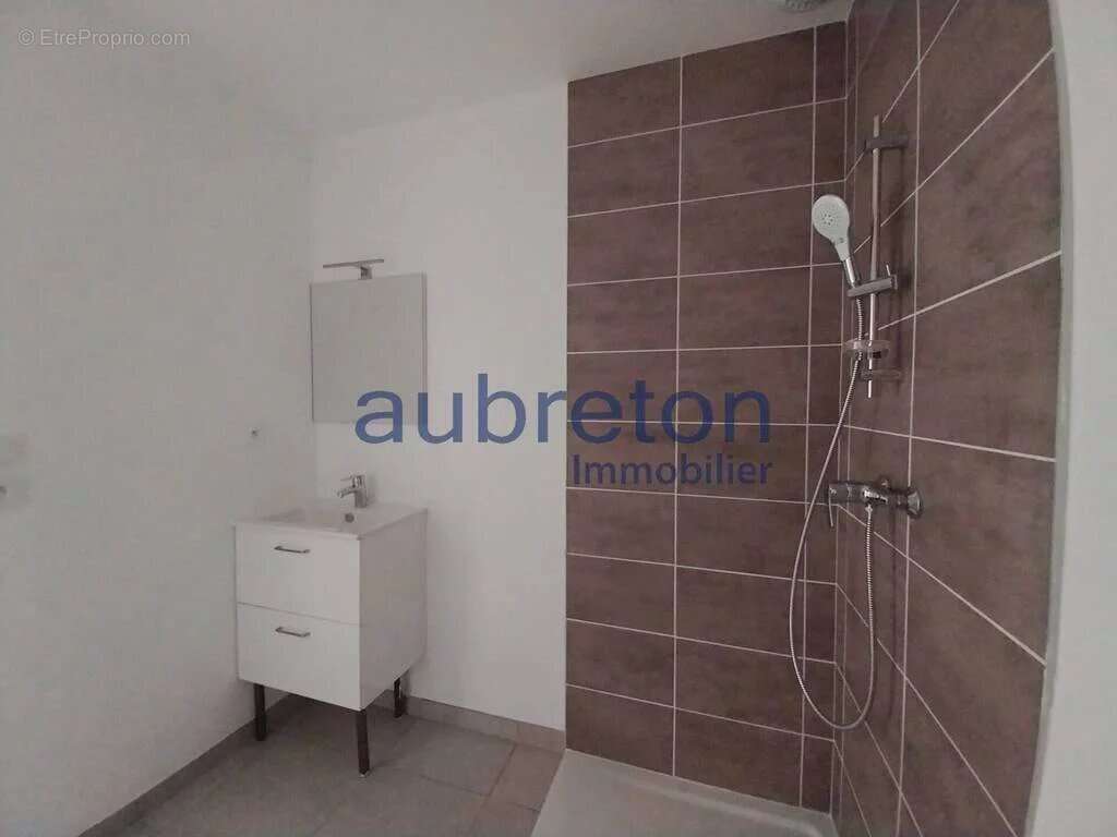 Appartement à COGNIN-LES-GORGES