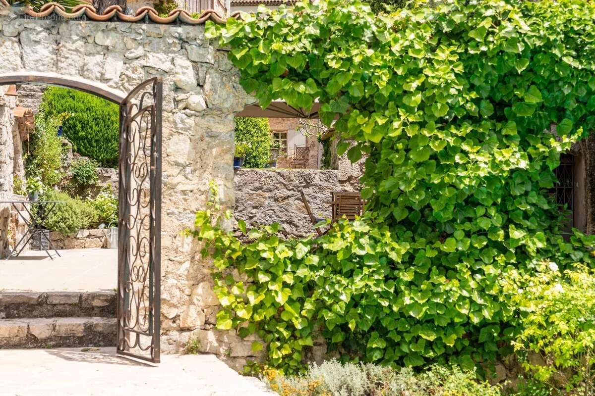 Maison à MOUANS-SARTOUX