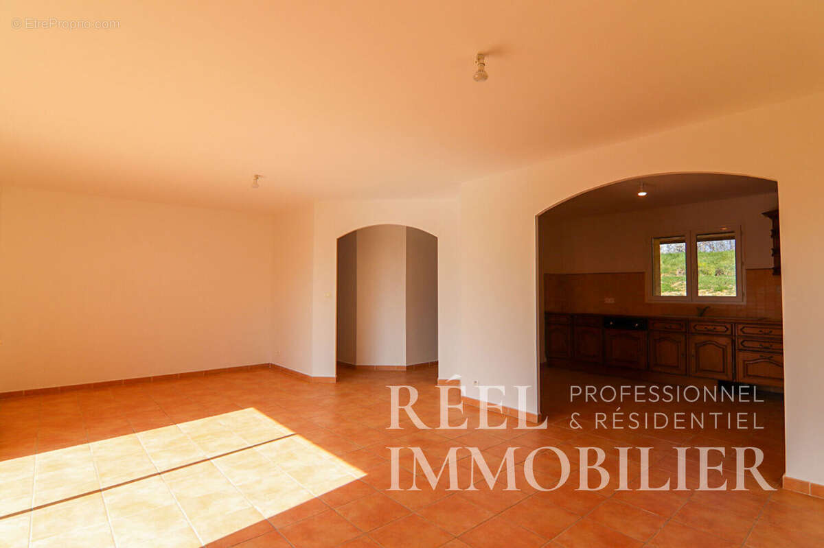 Maison de plain-pied de 104 m2 avec sous sol total - photo 6