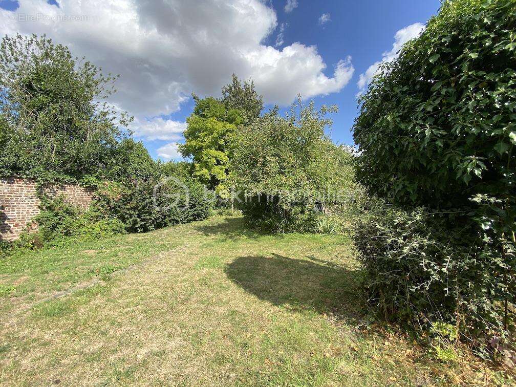 Antoine Rafart BSK Immobilier vous présente cette très belle maison de famille de 195 m2 habitables, 4 chambres, 800 m2 de terra - photo 12