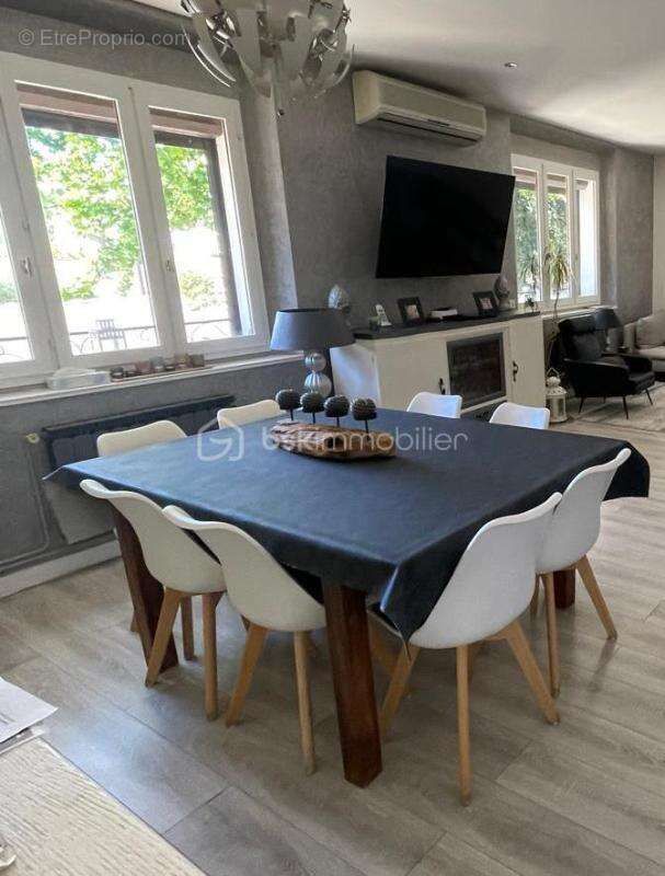 Villa 214 m² + 30 m² à aménager - 6 chambres + bureau - Piscine - photo 4