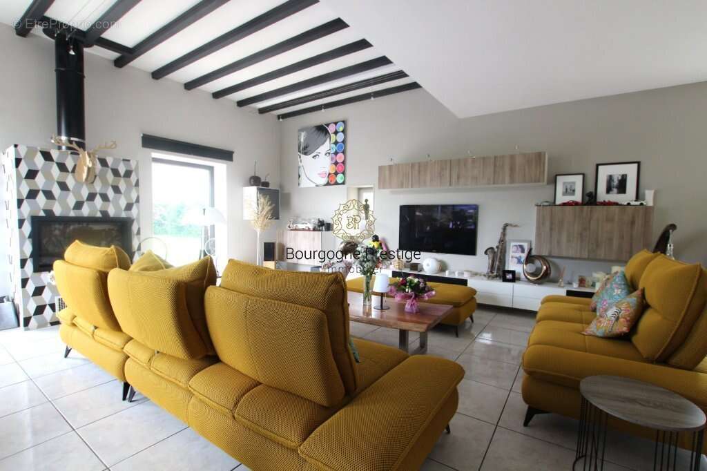 Belle propriete de caractere de 293 m² avec piscine et terrain de 1510 m² - photo 8