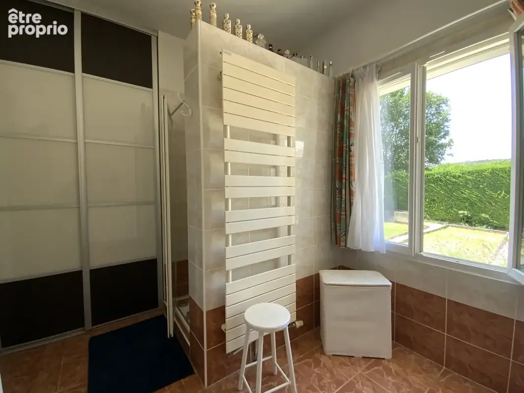 Villa de plain pied sur un terrain de 2300 m2 avec piscine. - photo 16