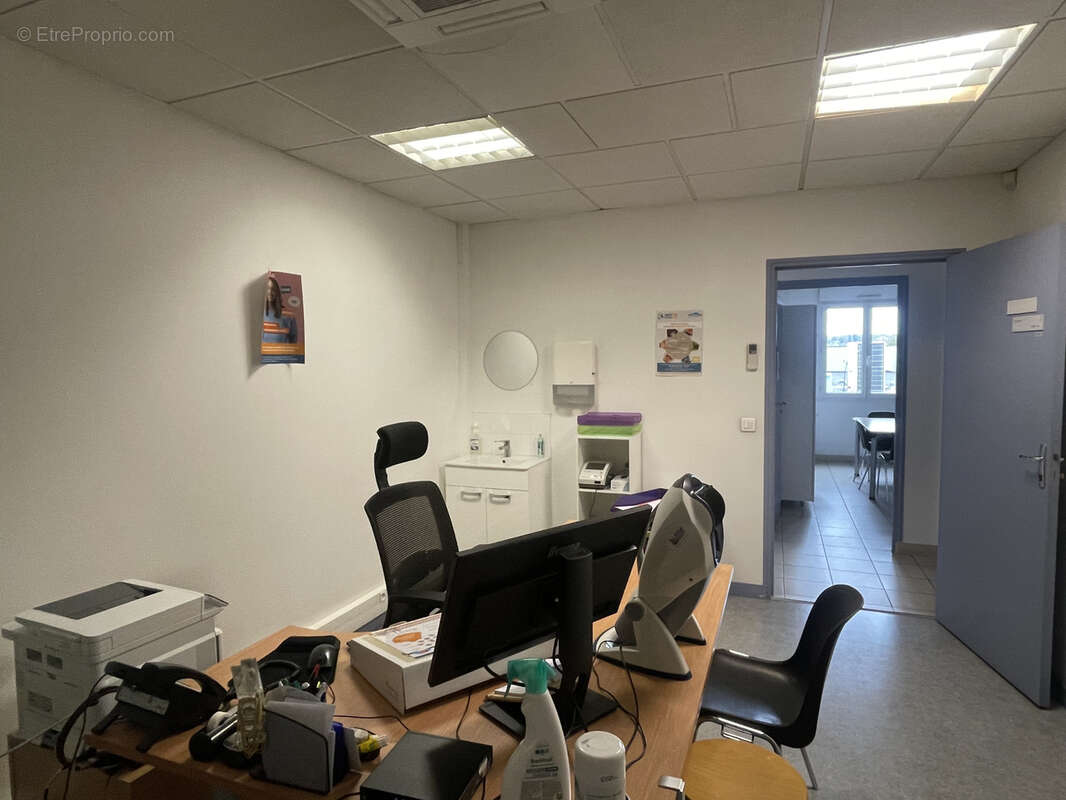 Commerce à LA CHAPELLE-SAINT-AUBIN