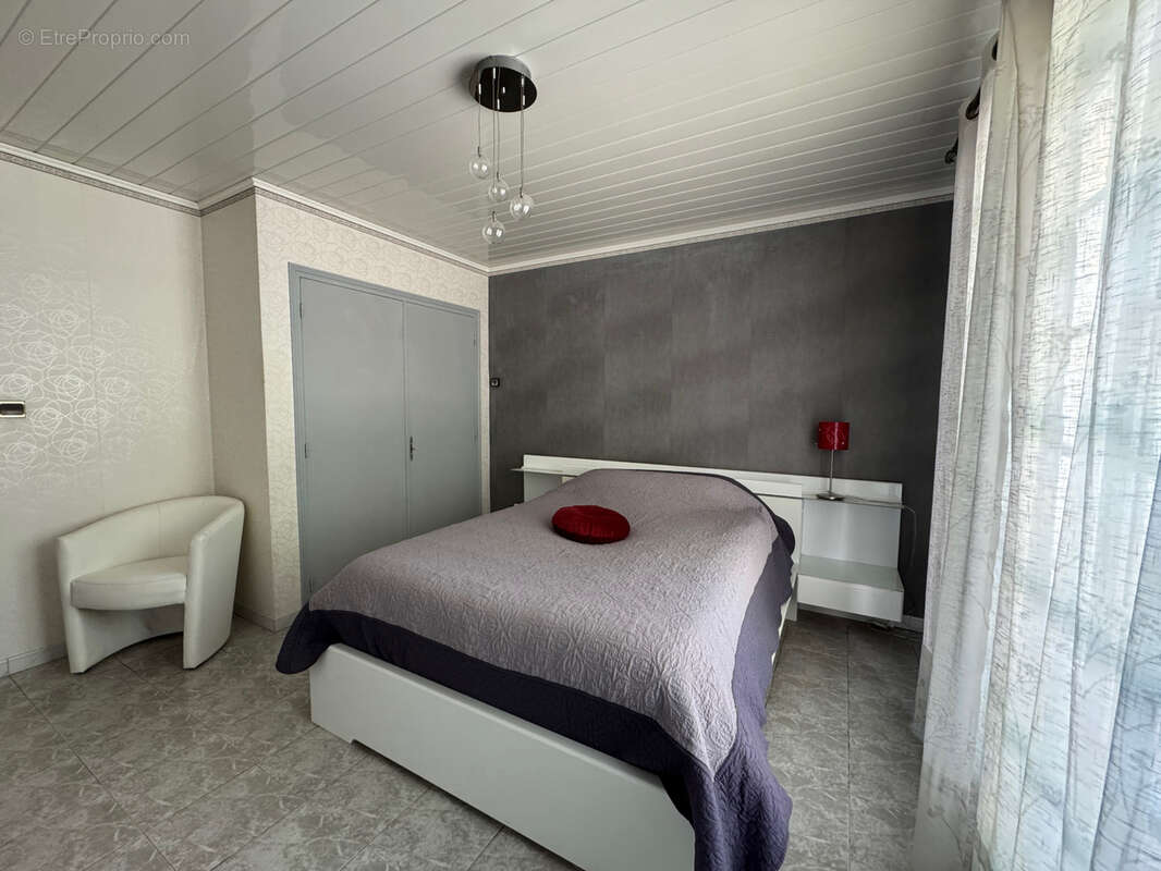 Maison à LAUDUN-L'ARDOISE