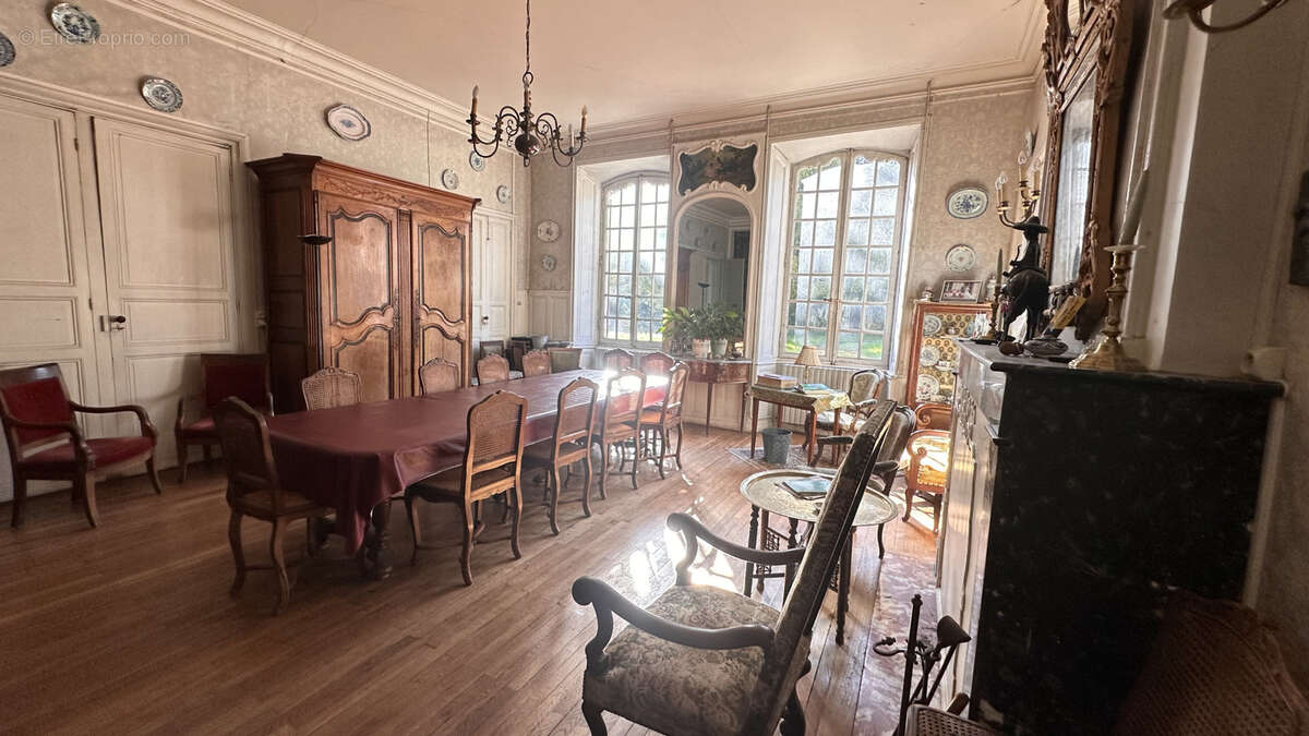 Maison à SAINT-JEAN-D'ANGELY