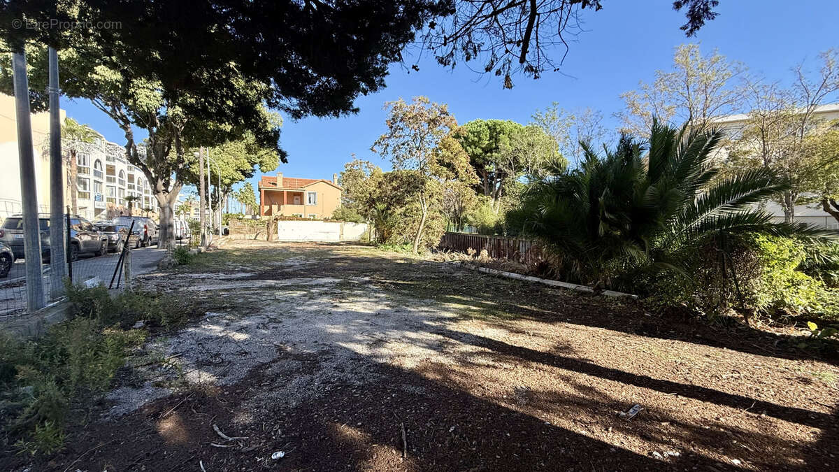 Commerce à SANARY-SUR-MER