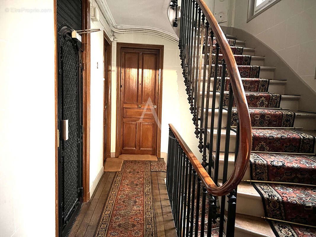 Appartement à PARIS-14E